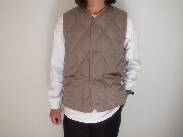 TAION  VNECK BUTTON VEST (タイオン)