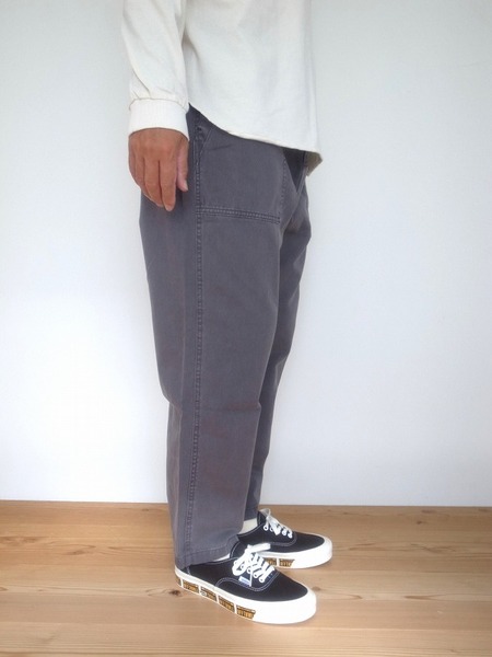 GRAMICCI LOOSE TAPERED PANTS PIGMENT FOG