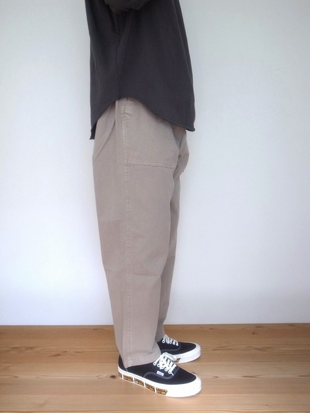 GRAMICCI LOOSE TAPERED PANTS PIGMENT OAT