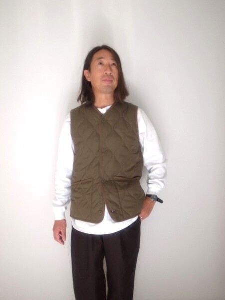 TAION  VNECK BUTTON VEST D.OLIVE