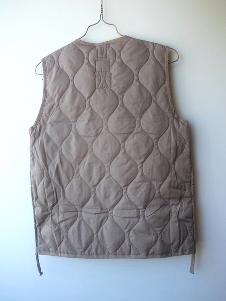 TAION  VNECK BUTTON VEST L.MOCHA