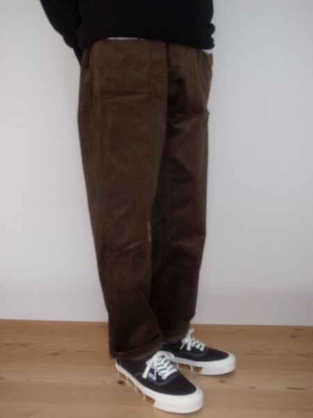 Gramicci CORDUROY LOOSE TAPERED RIDGE PANTS OLIVE