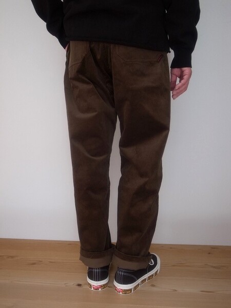 Gramicci CORDUROY LOOSE TAPERED RIDGE PANTS OLIVE